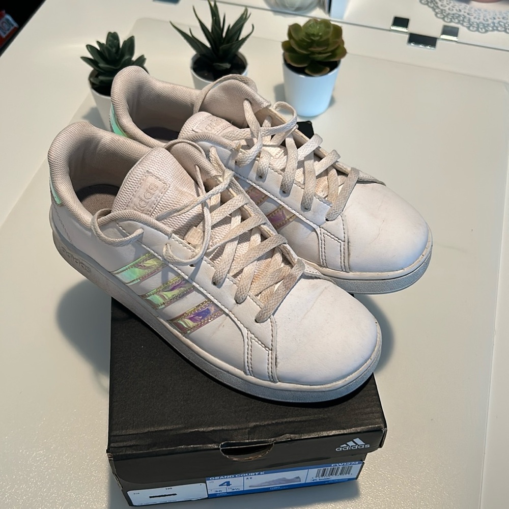 Adidas grand court tennis sneaker, white kids size 4